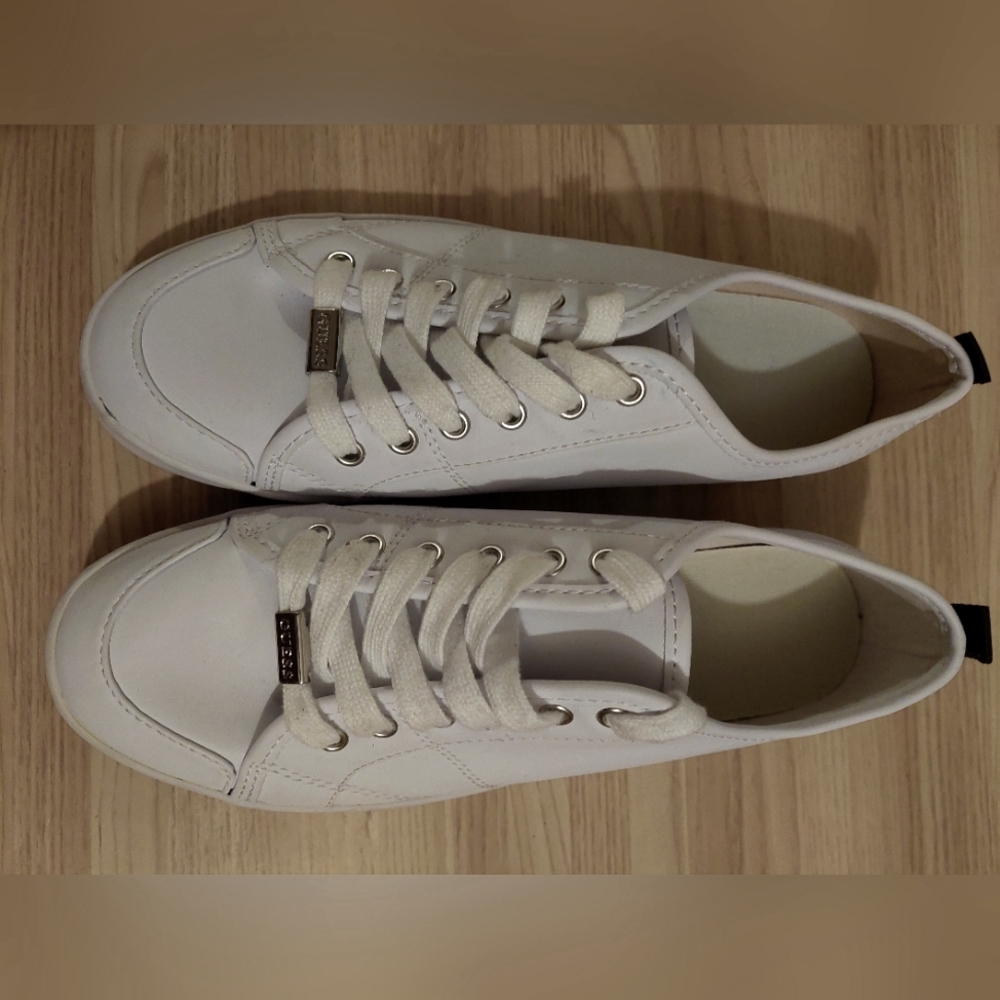 GUESS Leather Sneakers 8.5 - Great Condition (Never worn)